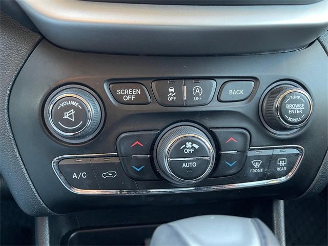 Used 2016 Jeep Cherokee Overland w/ Technology Group image 25