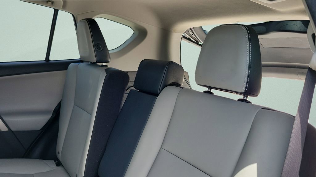 Used 2018 Toyota RAV4 Limited FWD image 10