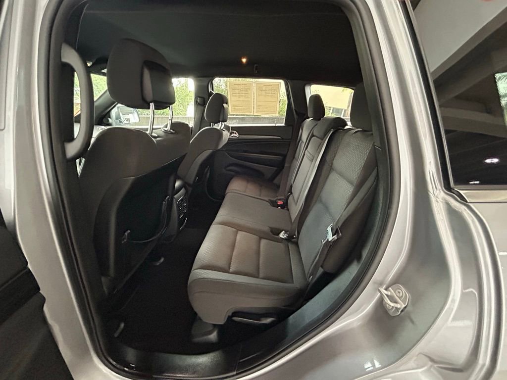 Used 2019 Jeep Grand Cherokee Laredo image 34