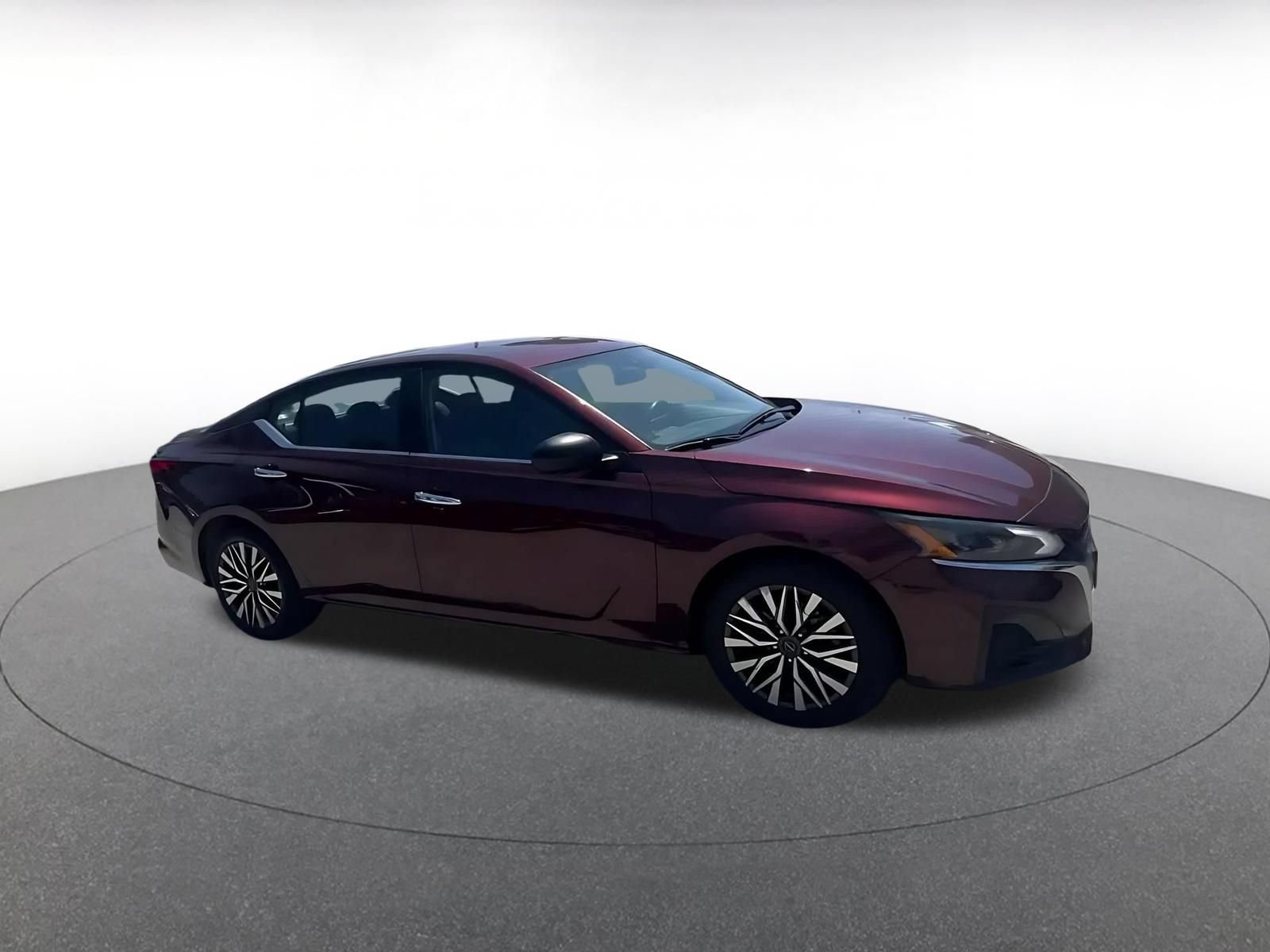 Used 2025 Nissan Altima 2.5 SV FWD image 2