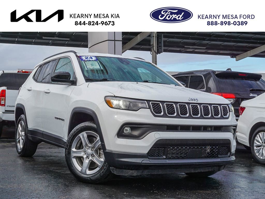 Used 2024 Jeep Compass Latitude AWD/4WD image 1