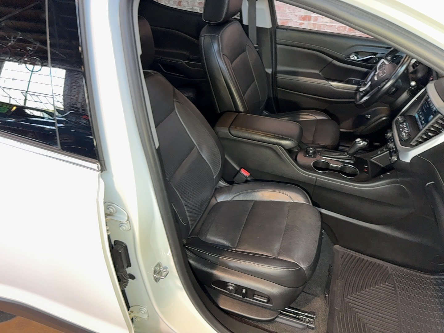 Used 2019 GMC Acadia SLT w/ LPO, Black Accent Package AWD/4WD image 98
