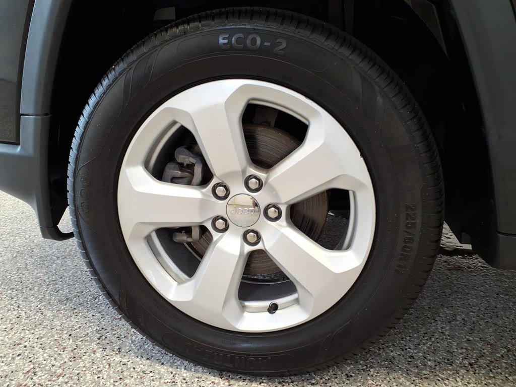 Used 2021 Jeep Compass Latitude w/ Sun and Sound Group AWD/4WD image 7