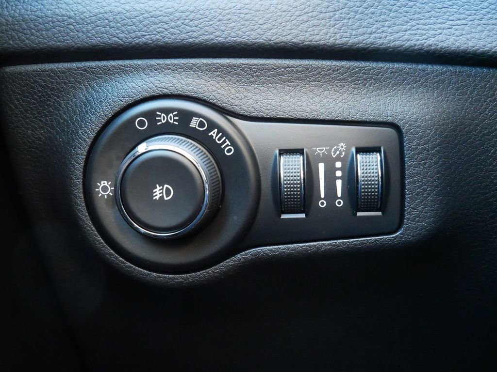 Used 2018 Jeep Compass Latitude w/ Popular Equipment Group image 16