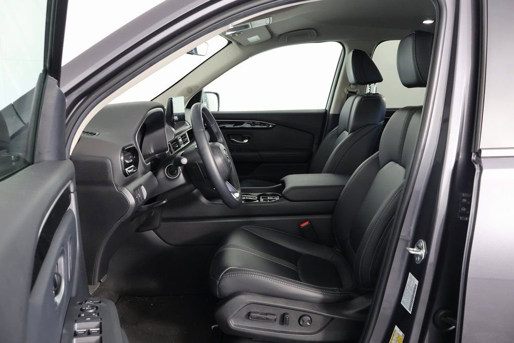 Used 2025 Honda Pilot EX-L image 7
