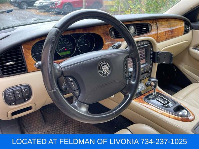 Used 2007 Jaguar XJ8 RWD image 10