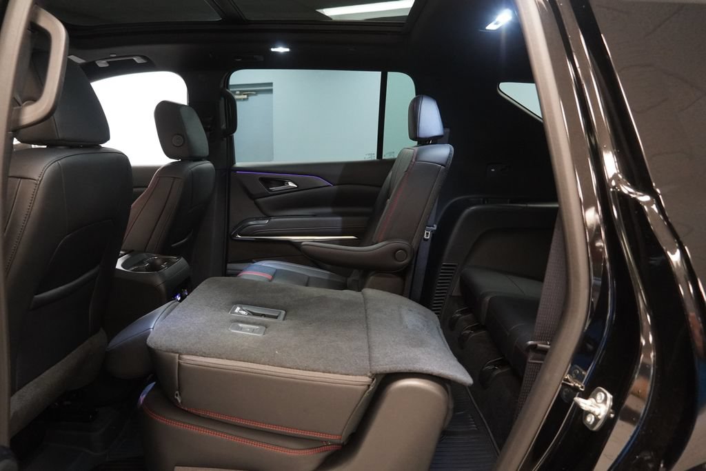 Used 2025 Chevrolet Traverse RS w/ LPO, Floor Liner Package AWD/4WD image 30