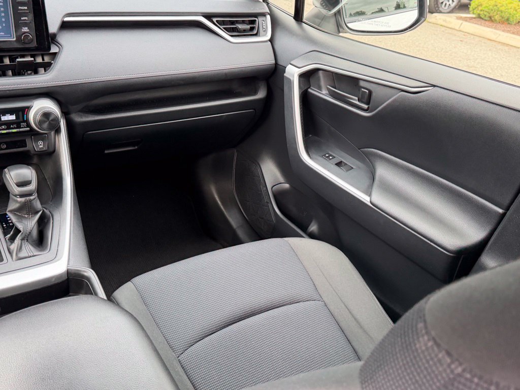 Used 2019 Toyota RAV4 LE w/ Carpet Mat Package AWD/4WD image 19
