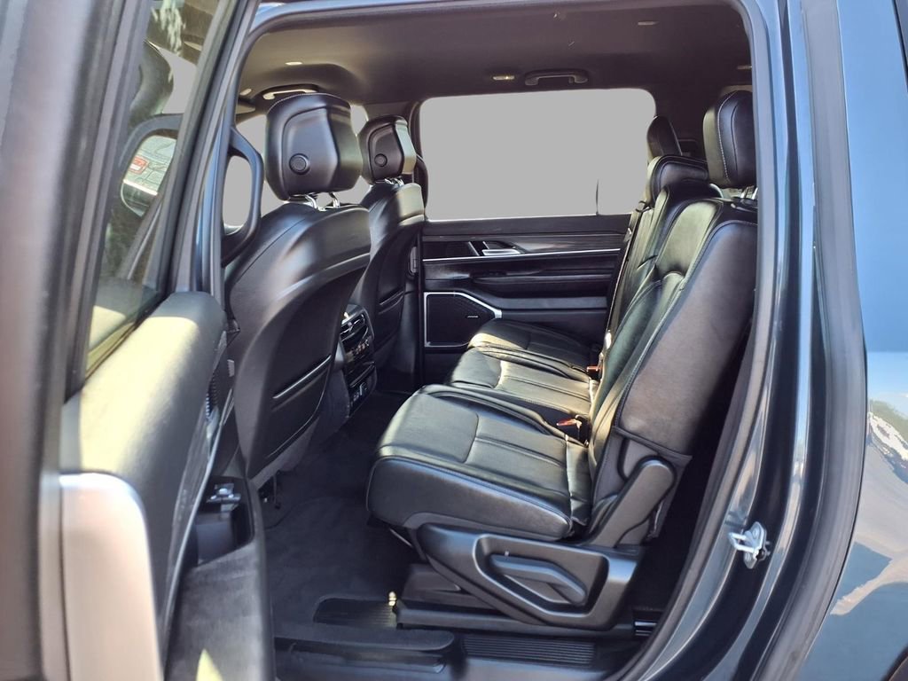 Used 2023 Jeep Wagoneer L Series II AWD/4WD image 26