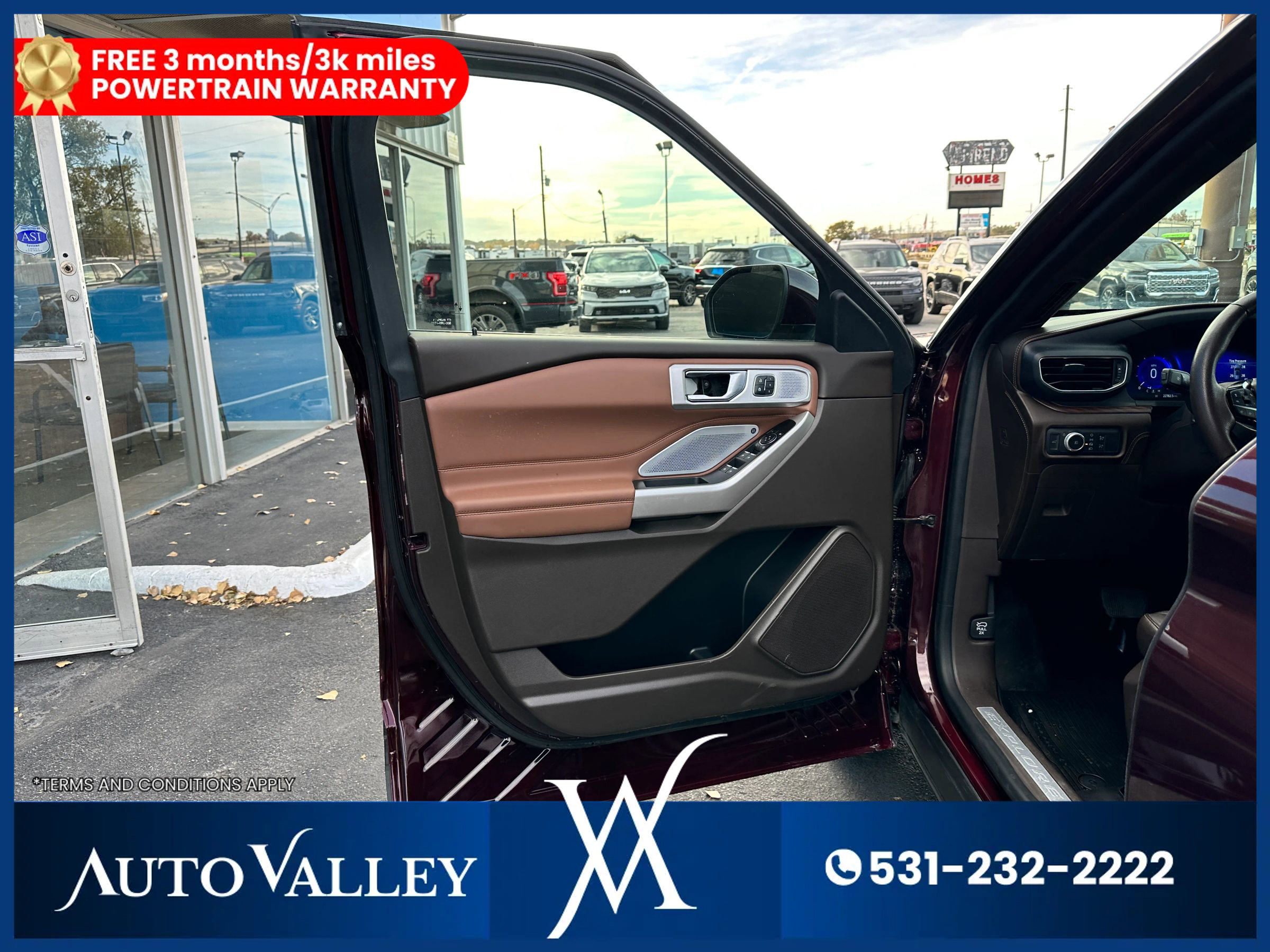 Used 2022 Ford Explorer King Ranch w/ Premium Technology Package image 18