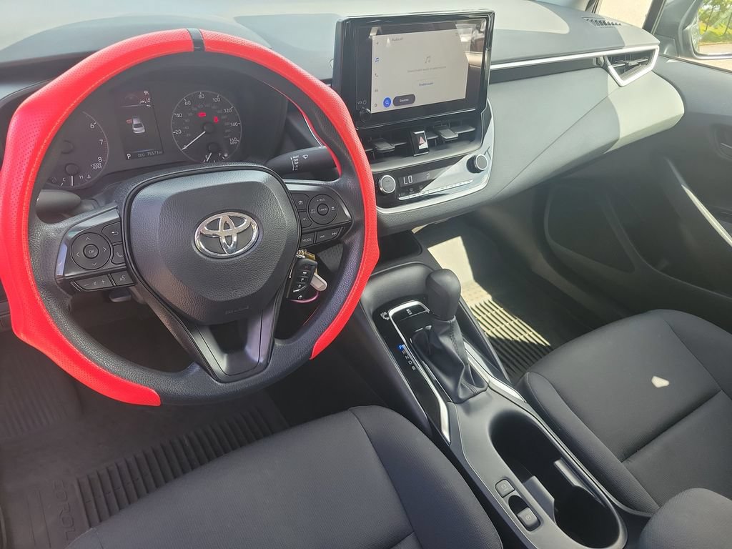 Used 2025 Toyota Corolla LE FWD image 9