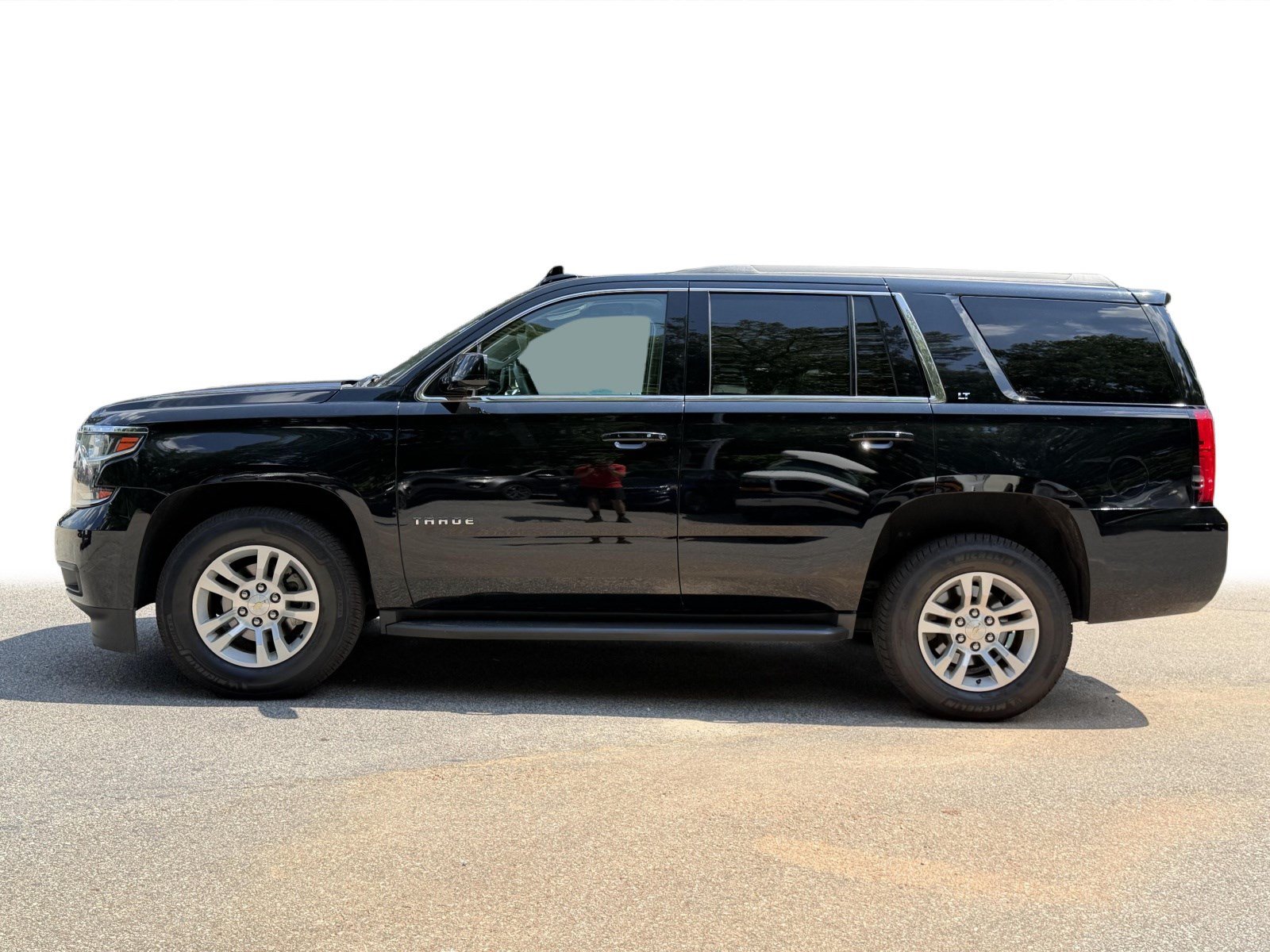 Used 2018 Chevrolet Tahoe LT w/ Luxury Package RWD image 23
