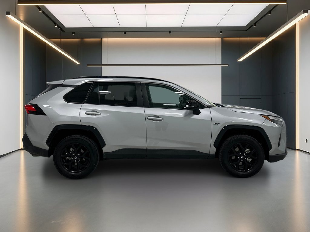 Used 2023 Toyota RAV4 XLE AWD/4WD image 7