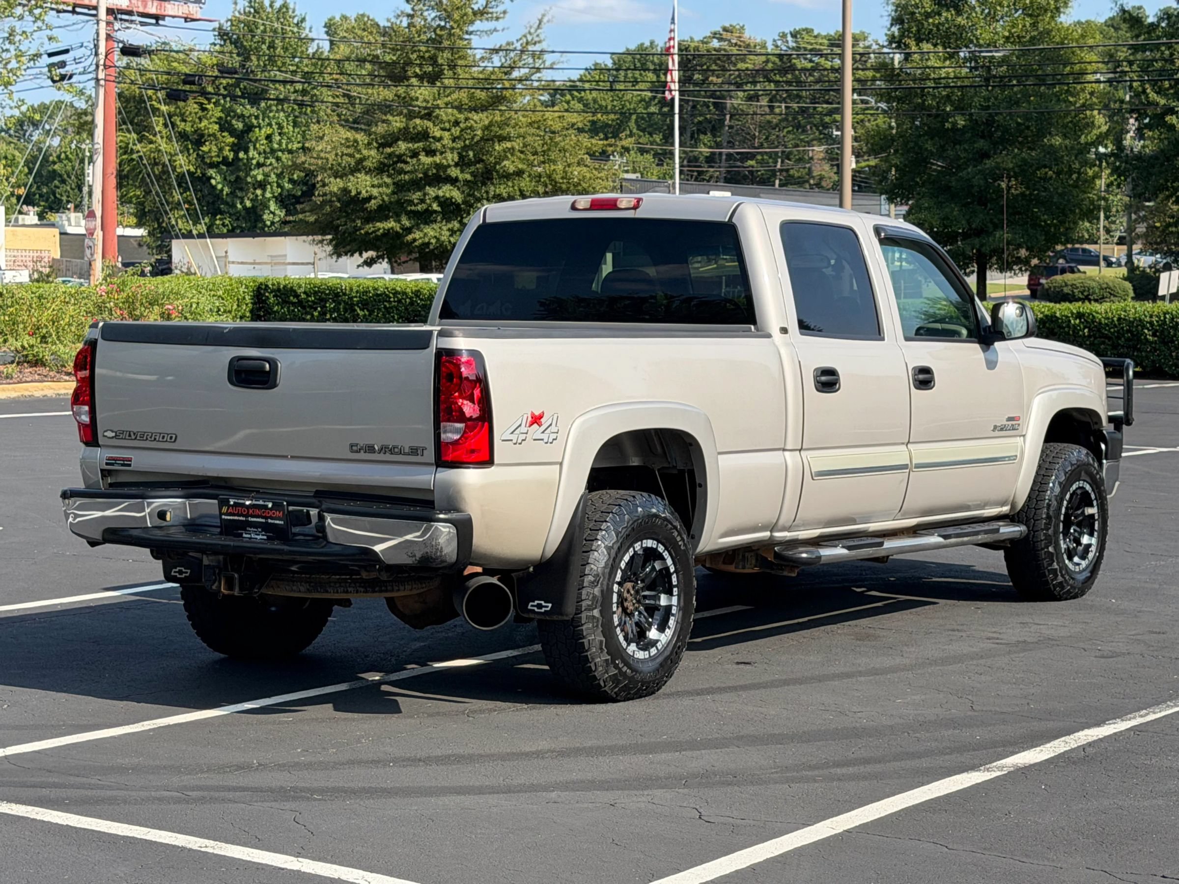 Used 2004 Chevrolet Silverado 2500 LT w/ Heavy-Duty Power Package AWD/4WD image 6
