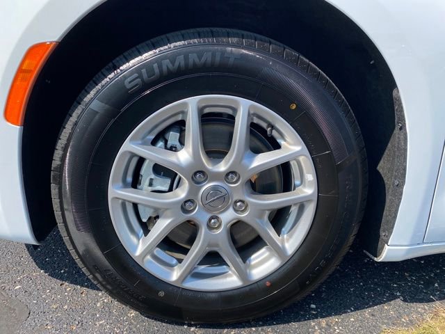 Used 2024 Chrysler Pacifica Touring-L image 21