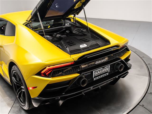 Used 2020 Lamborghini Huracan EVO image 34