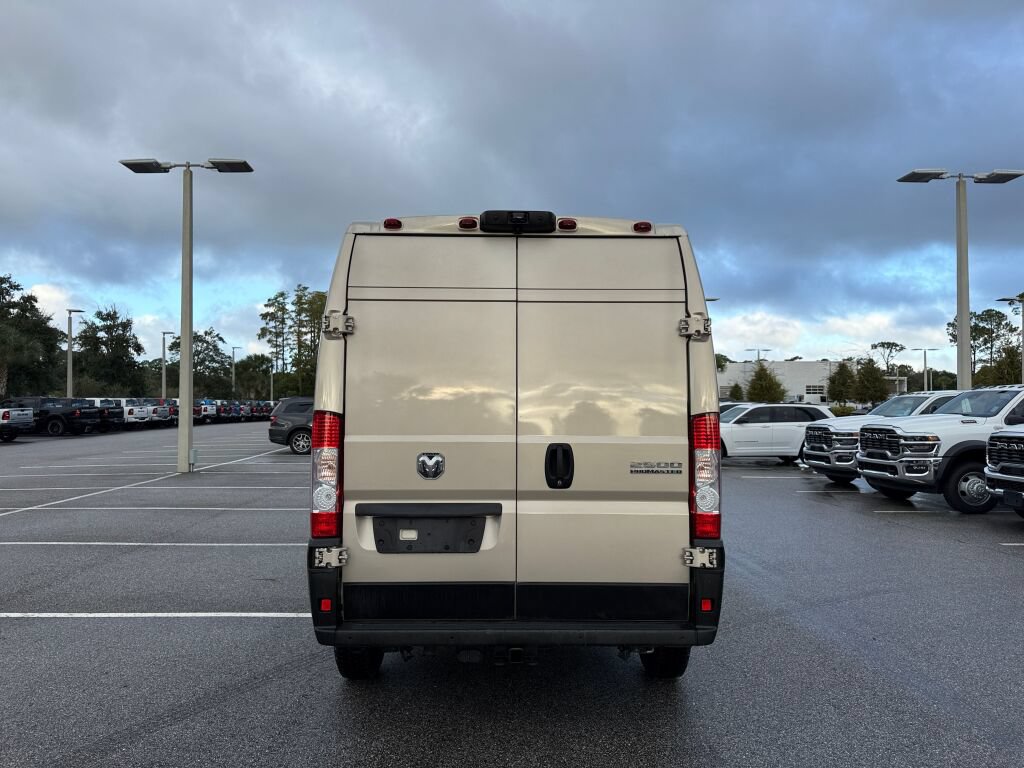 Used 2023 RAM ProMaster 2500 w/ Convenience Group FWD image 4