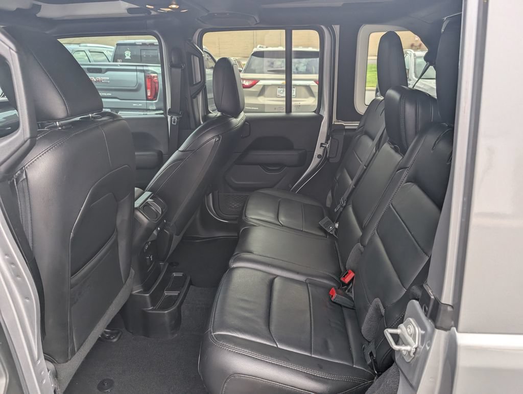 Used 2021 Jeep Wrangler Unlimited Sahara AWD/4WD image 9