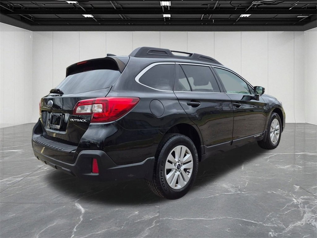 Used 2018 Subaru Outback 2.5i Premium image 5