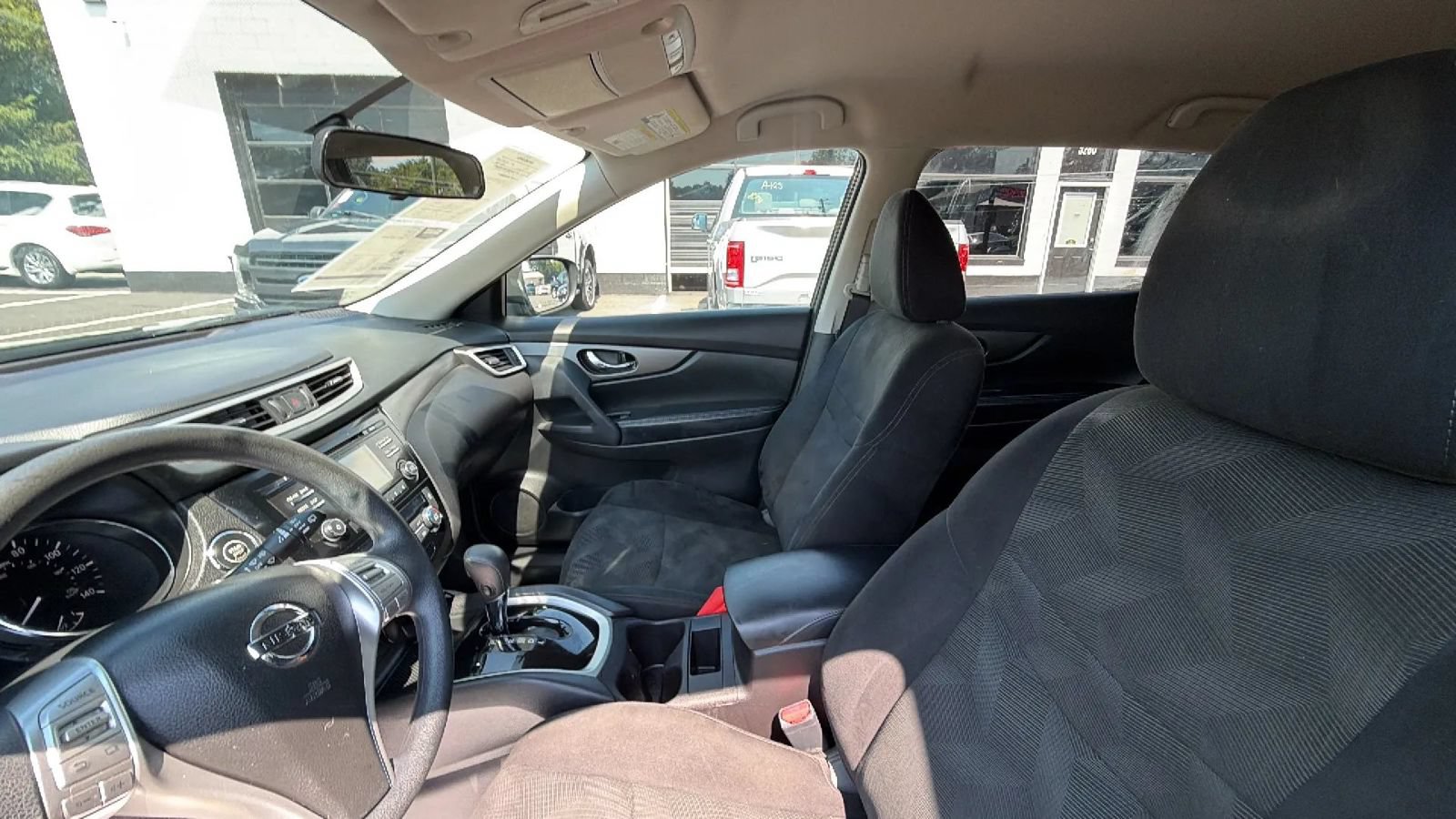 Used 2015 Nissan Rogue SV w/ SV Family Package AWD/4WD image 17