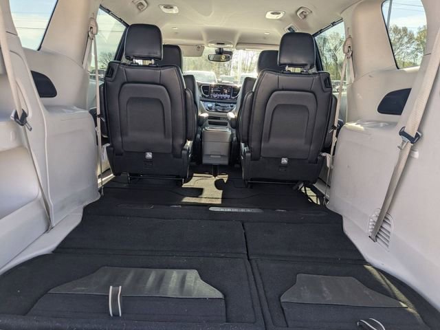 Used 2023 Chrysler Pacifica Touring-L image 32