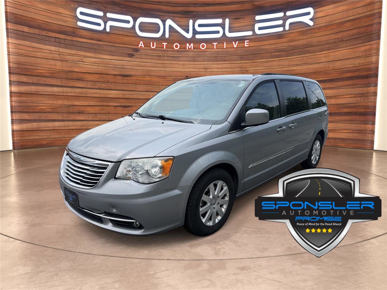 Used 2015 Chrysler Town & Country Touring FWD image 1