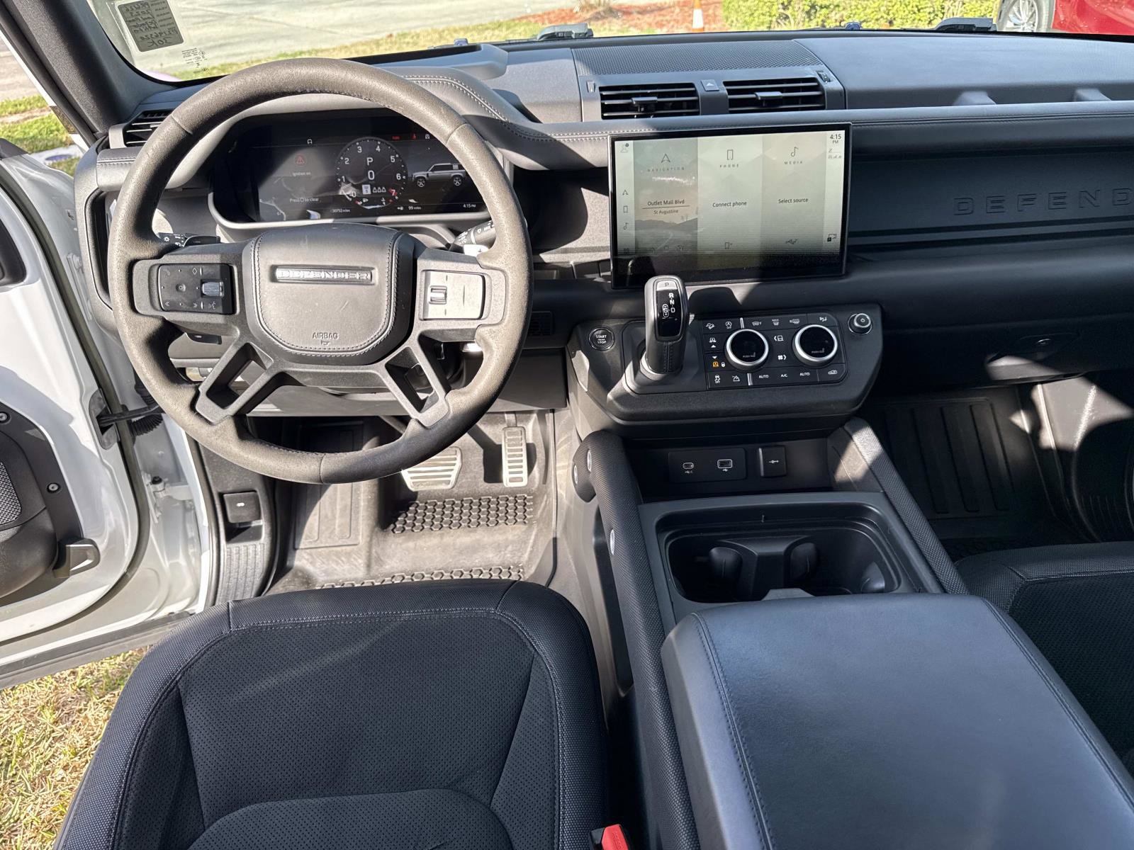 Used 2023 Land Rover Defender 110 V8 image 16