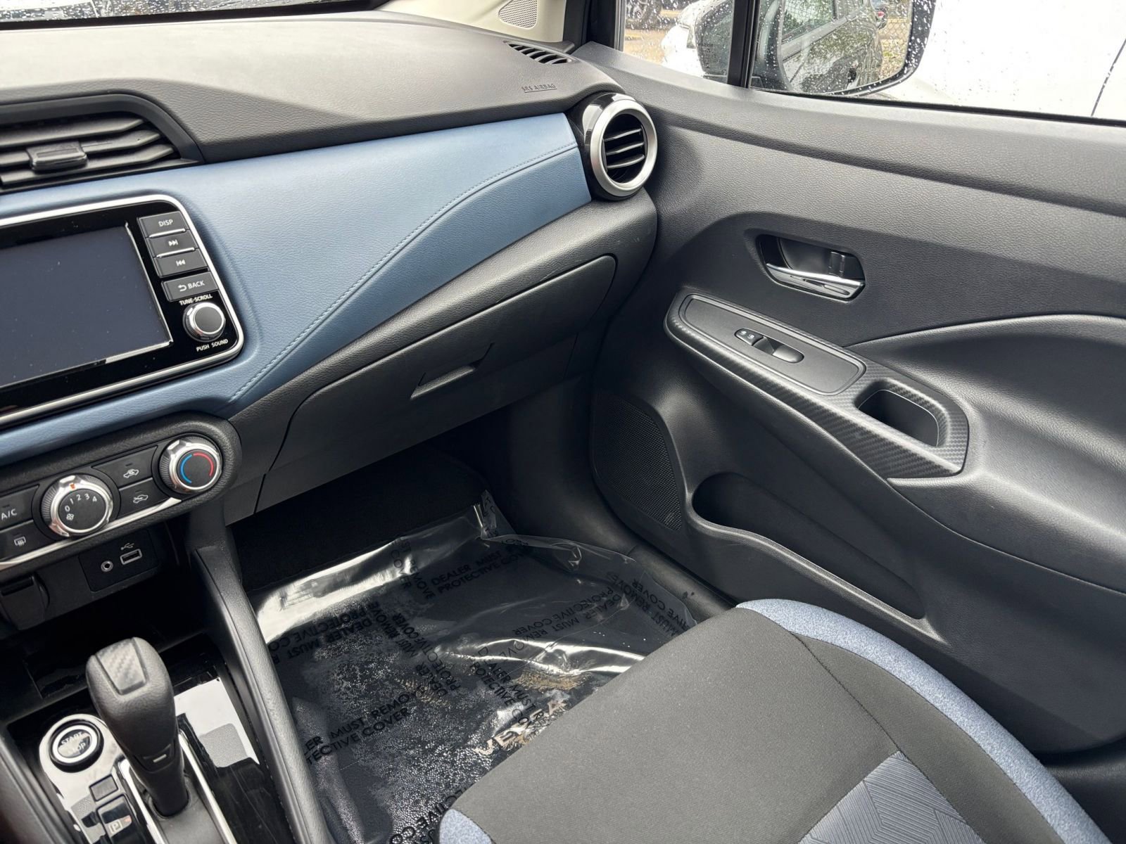 Used 2025 Nissan Versa SV FWD image 33