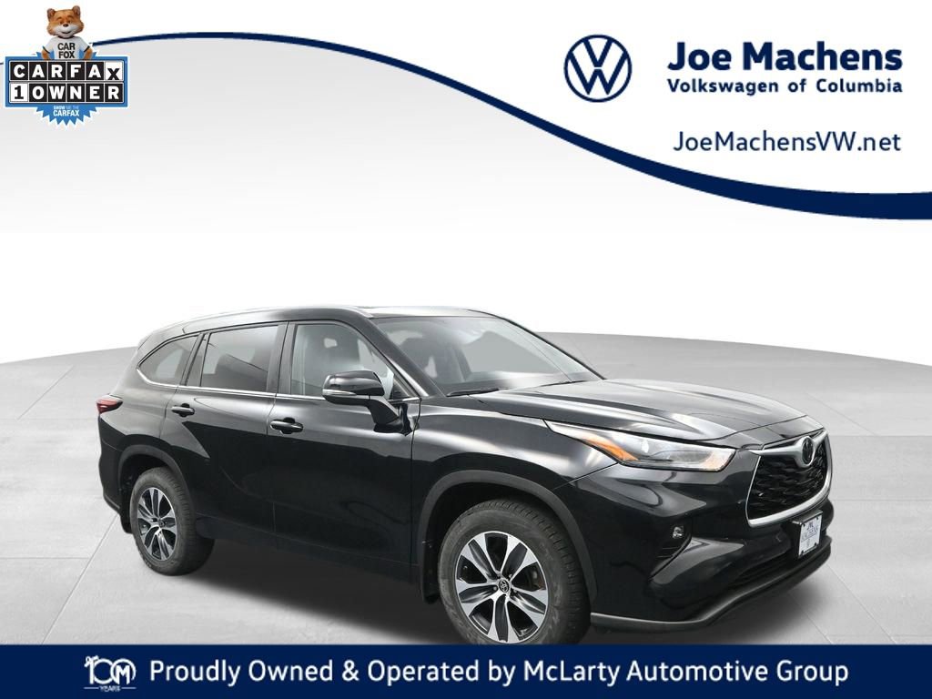 Used 2024 Toyota Highlander XLE AWD/4WD image 1