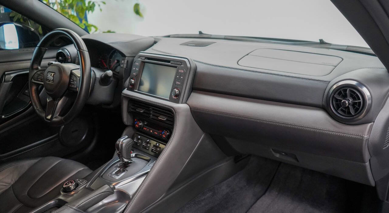 Used 2021 Nissan GT-R Premium image 61