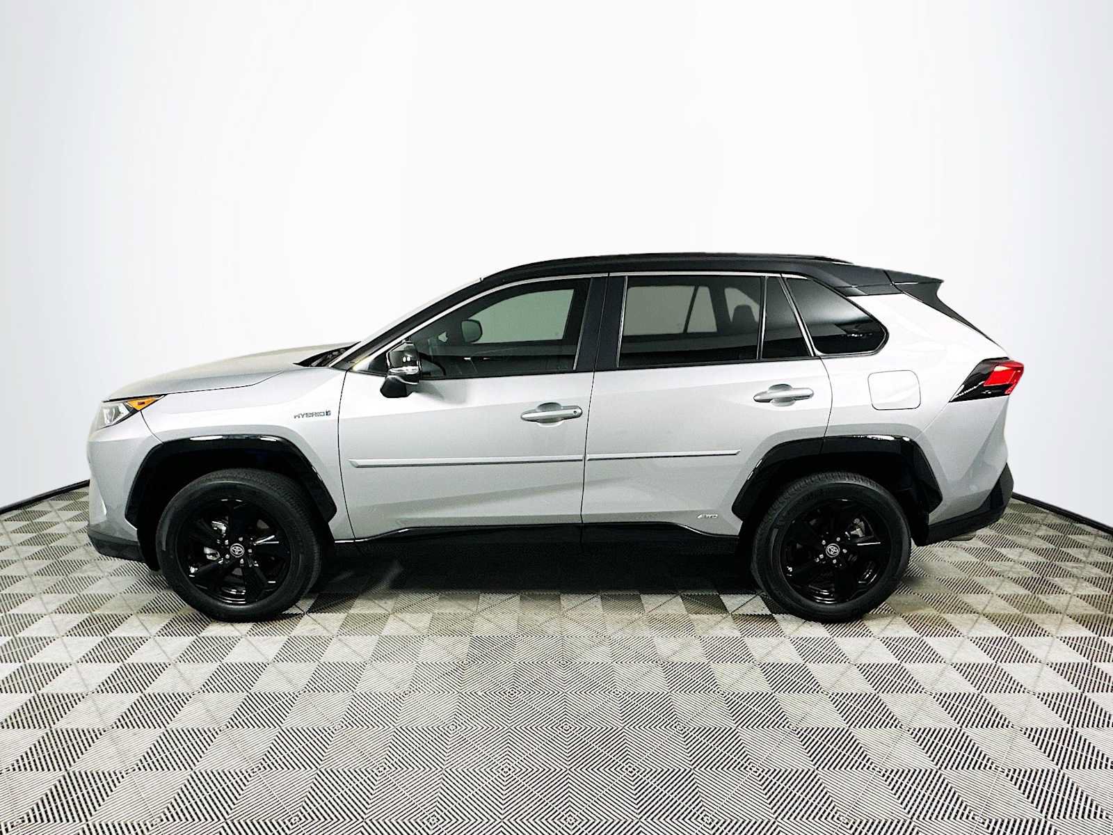 Used 2021 Toyota RAV4 XSE AWD/4WD image 4