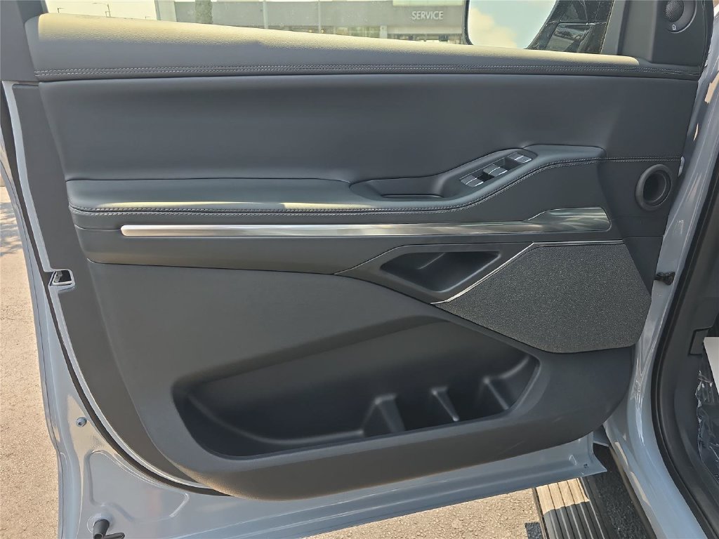 New 2027 Lincoln Navigator Reserve RWD image 16