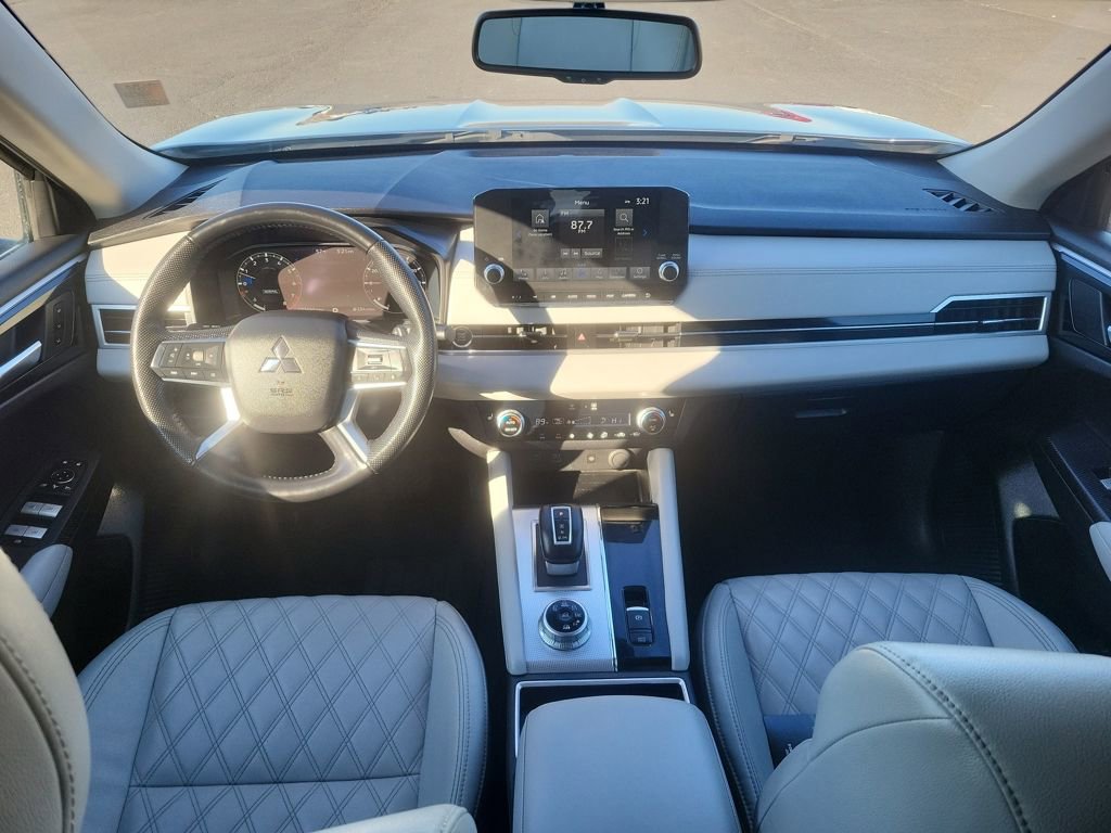 Used 2023 Mitsubishi Outlander SEL image 14