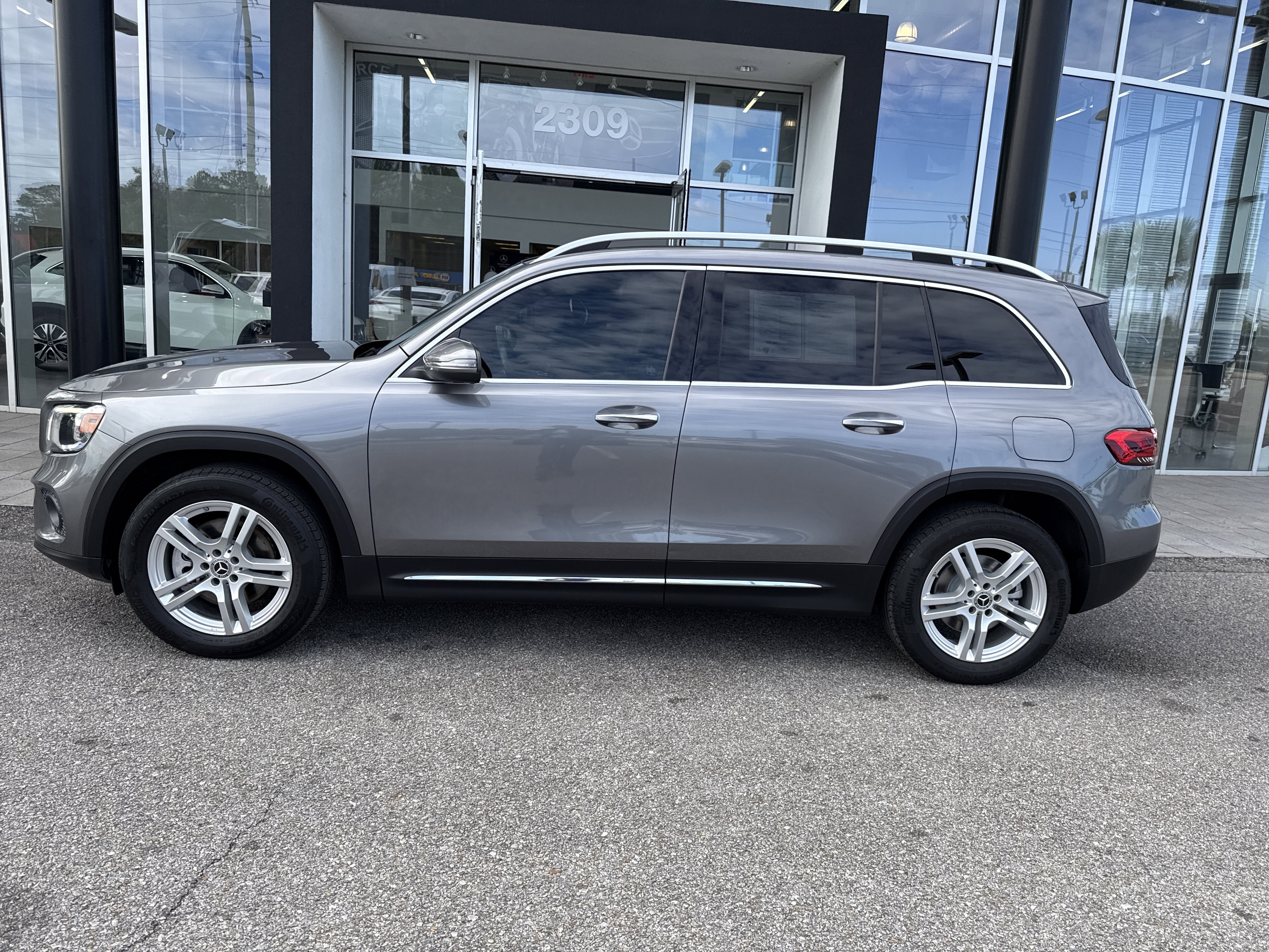 Certified 2020 Mercedes-Benz GLB 250 4MATIC image 2