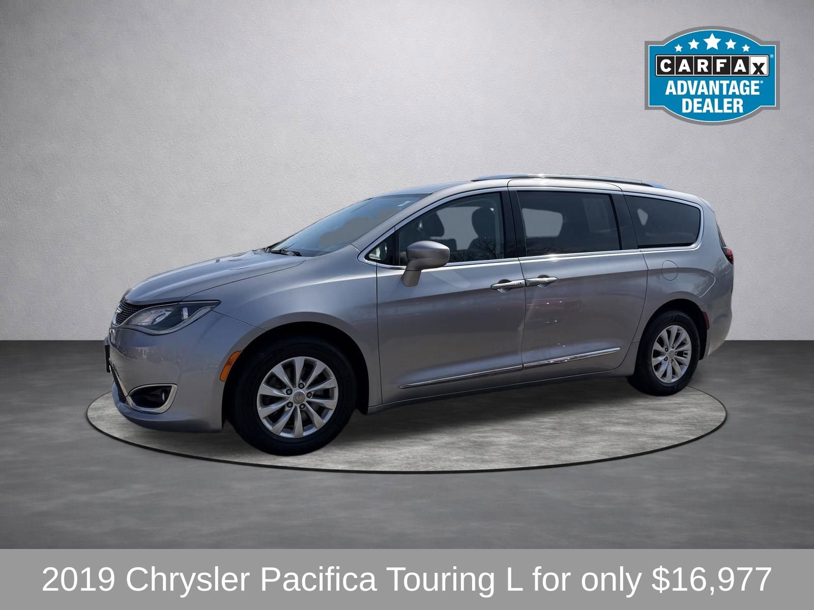 Used 2019 Chrysler Pacifica Touring-L image 6