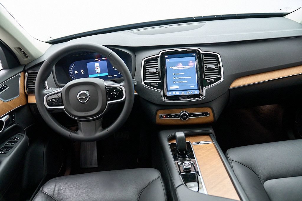 Certified 2025 Volvo XC90 B6 Plus AWD/4WD image 26