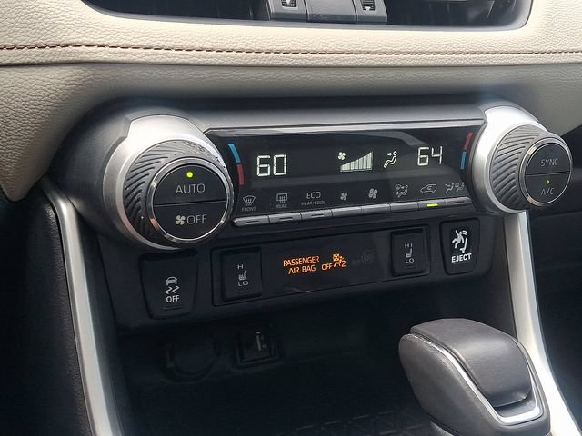 Used 2019 Toyota RAV4 XLE Premium w/ Cold Weather Package AWD/4WD image 16