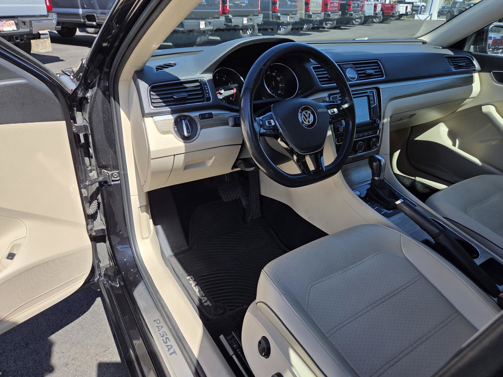 Used 2017 Volkswagen Passat 1.8T SE FWD image 11