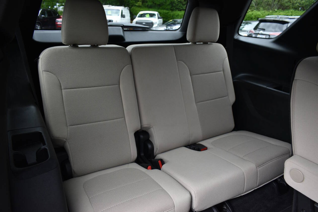 Used 2023 Chevrolet Traverse LT w/ LPO, Cargo Package AWD/4WD image 16