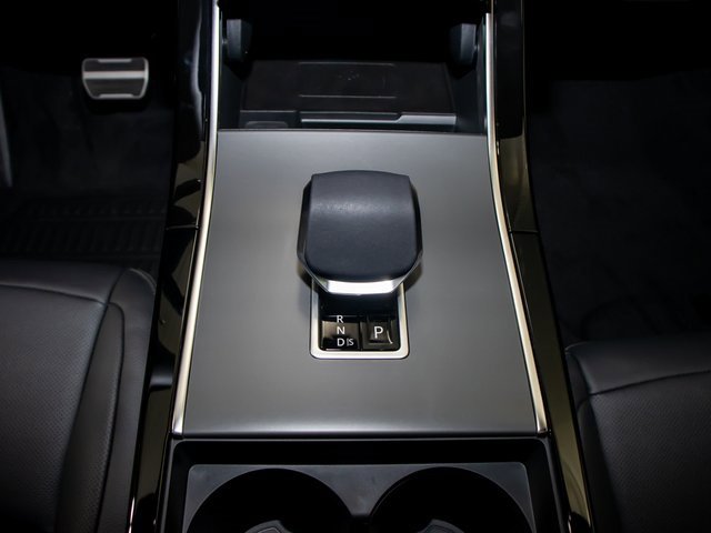 Certified 2025 Land Rover Range Rover Evoque Dynamic SE image 19