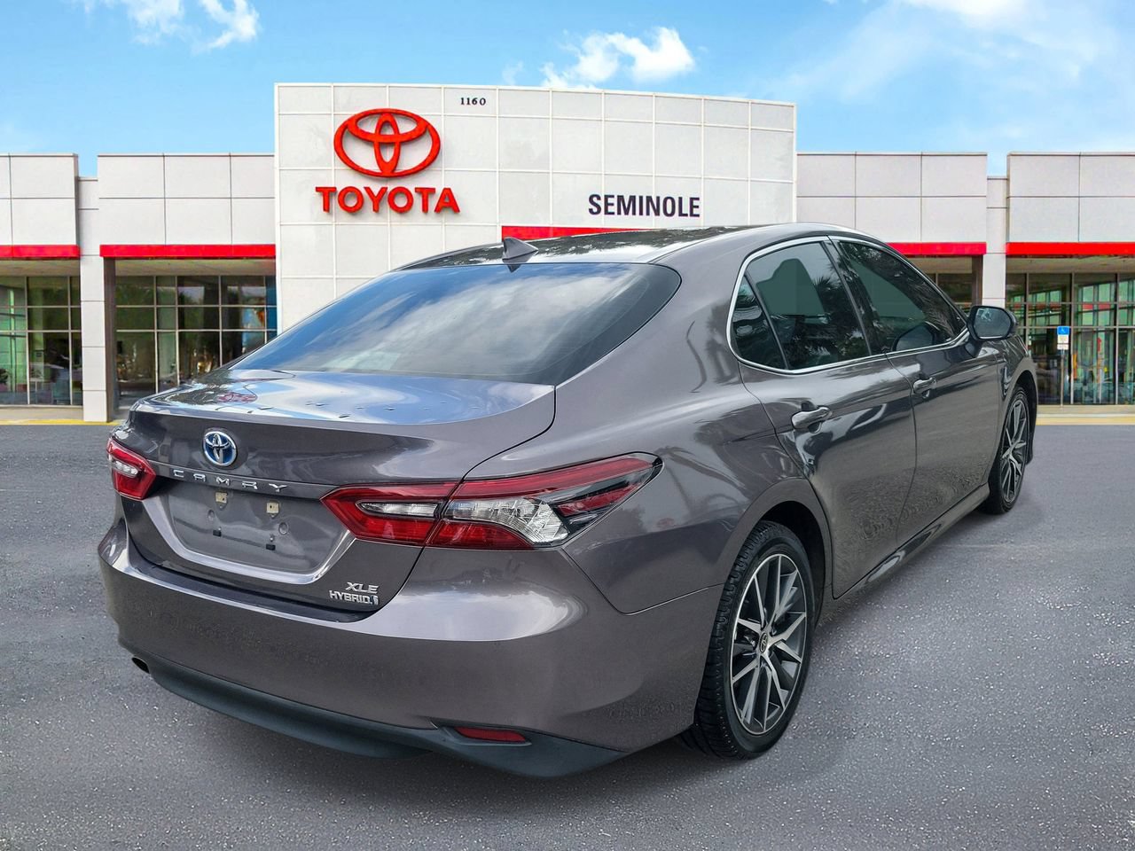 Used 2023 Toyota Camry XLE FWD image 3