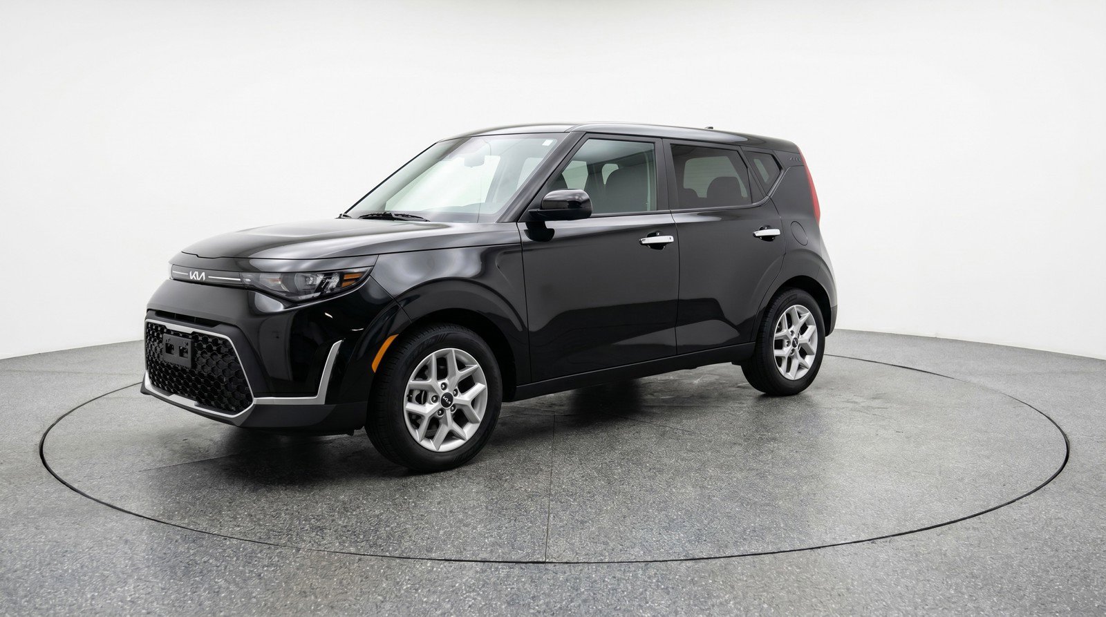 Used 2025 Kia Soul LX w/ LX Technology Package FWD image 3