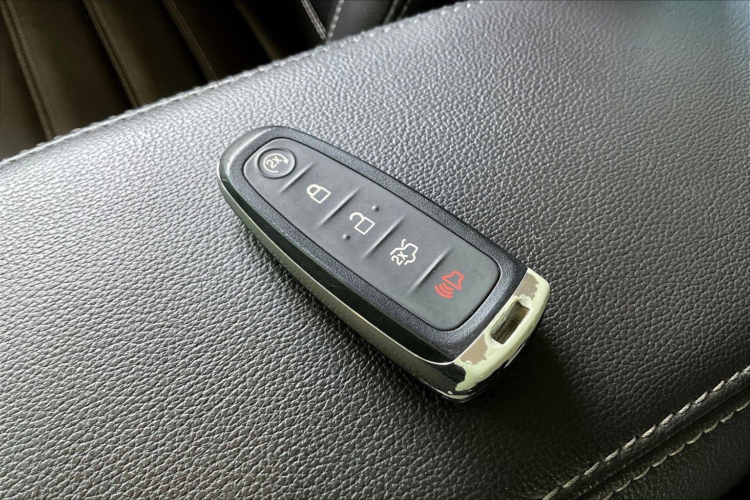 Used 2017 Ford Escape Titanium FWD image 33