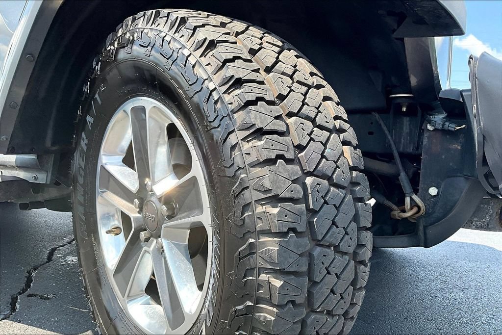 Used 2018 Jeep Wrangler Unlimited Sahara AWD/4WD image 7