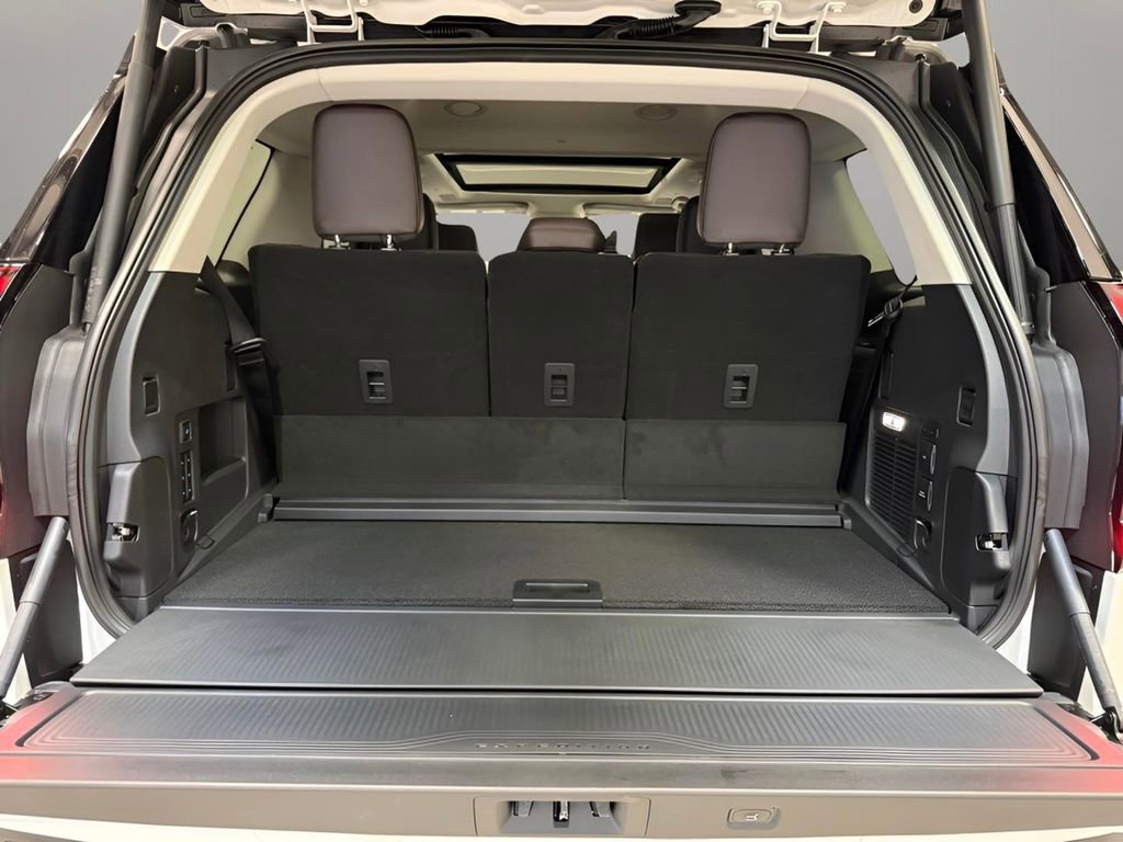 New 2025 Ford Expedition Platinum w/ Platinum Ultimate Package AWD/4WD image 13
