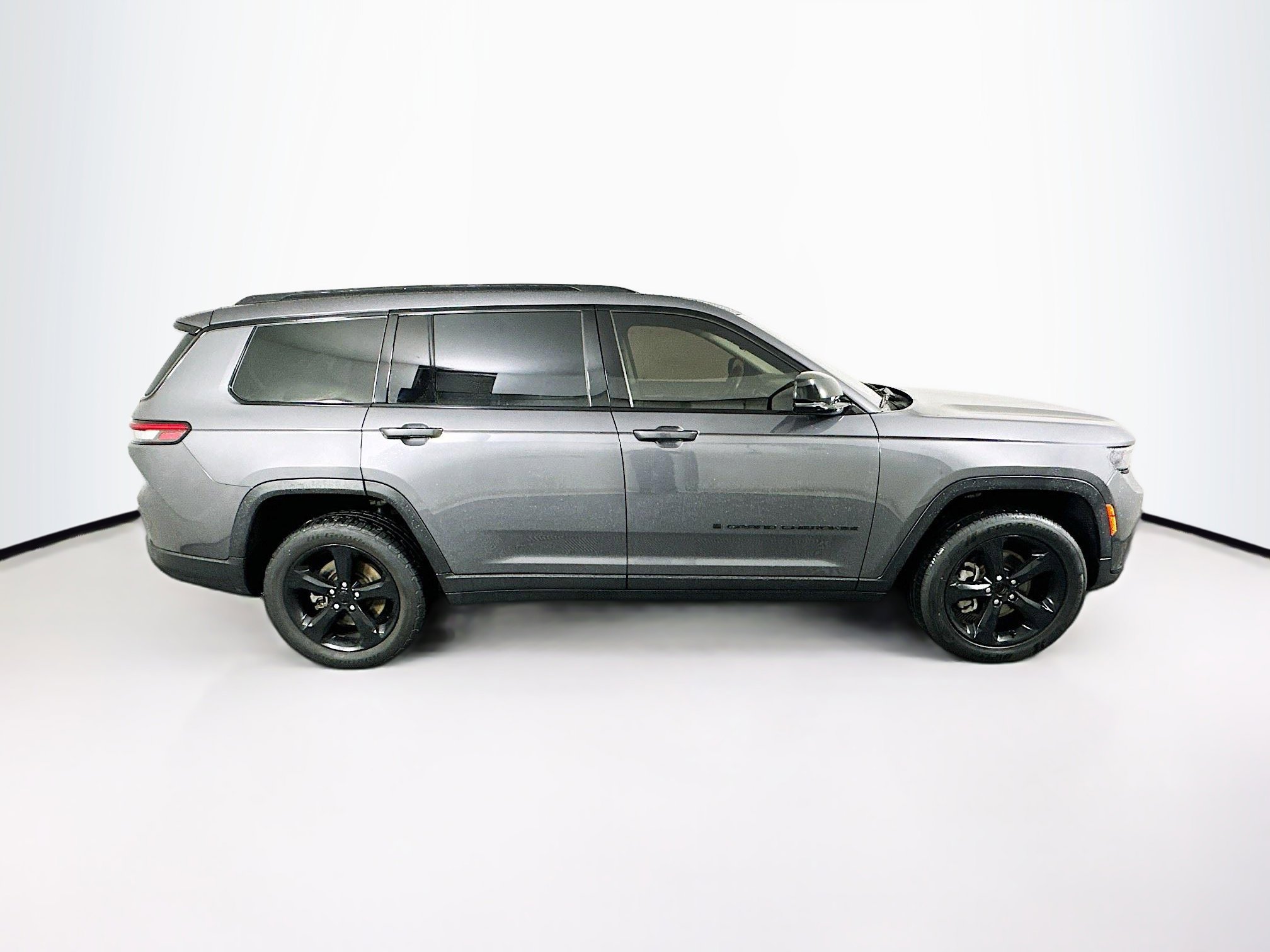 Used 2023 Jeep Grand Cherokee L Limited w/ Black Appearance Package AWD/4WD image 10