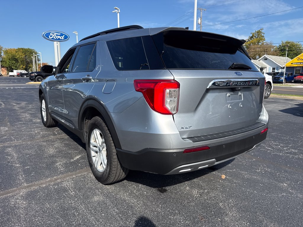 Used 2024 Ford Explorer XLT w/ Equipment Group 202A AWD/4WD image 9