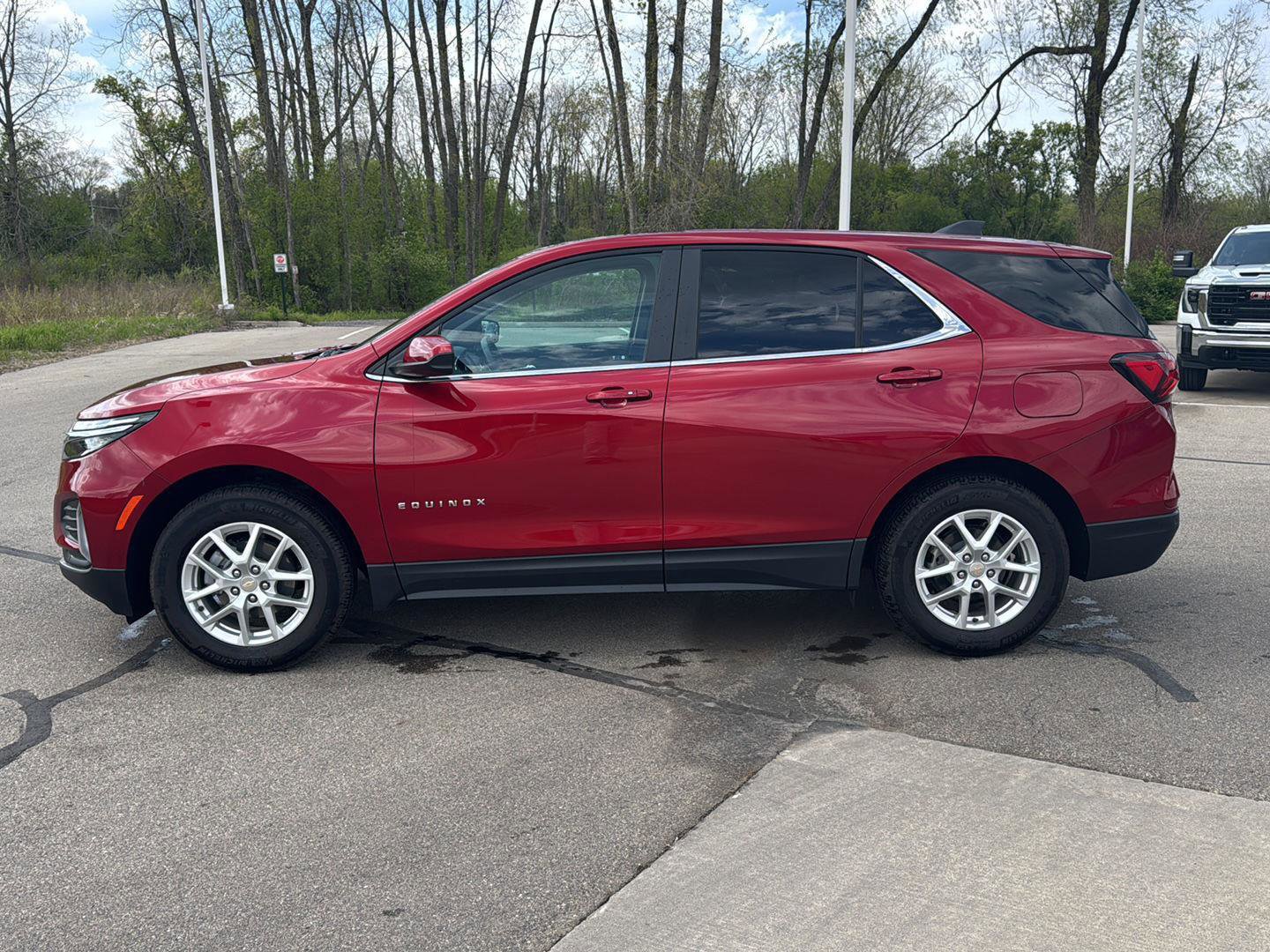 Used 2023 Chevrolet Equinox LT FWD image 2