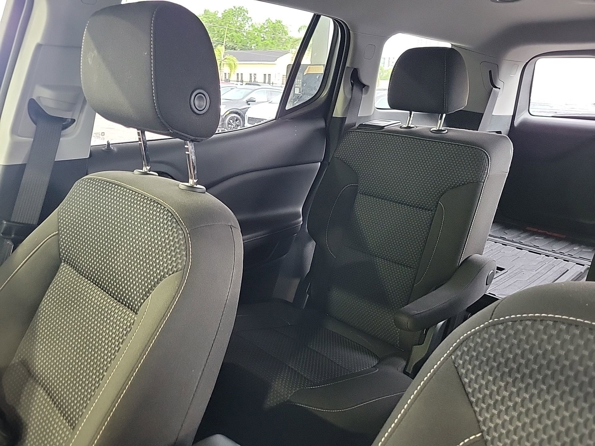 Used 2023 GMC Acadia SLE image 26