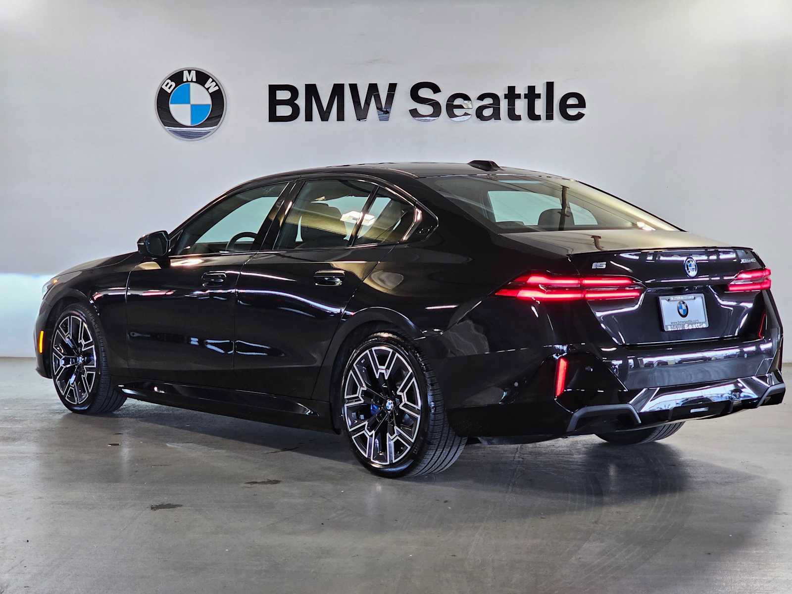 Used 2026 BMW i5 eDrive40 w/ M Sport Package AWD/4WD image 4